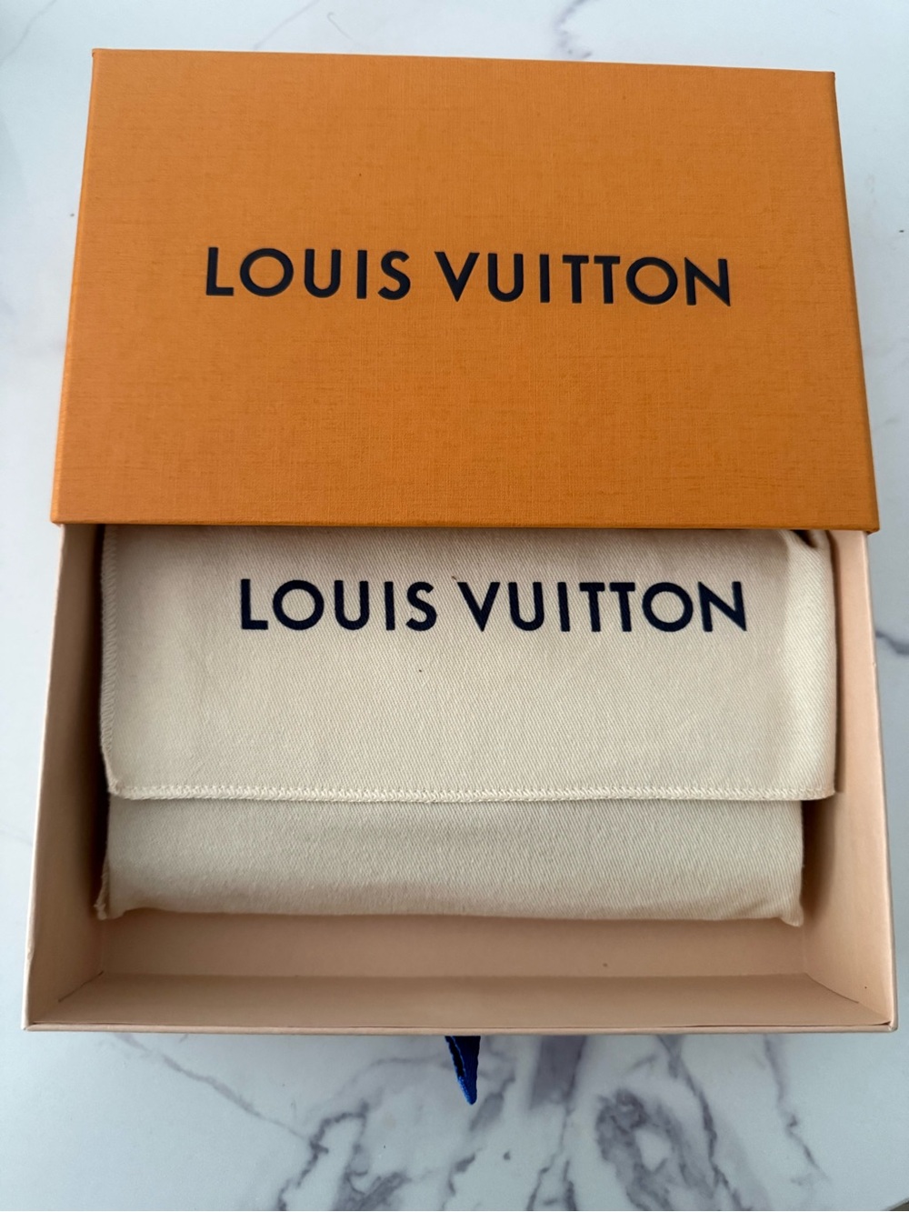 Louis Vuitton Portefeuille Capucines Long Wallet with Gold LV Emblem - Picture 11 of 14